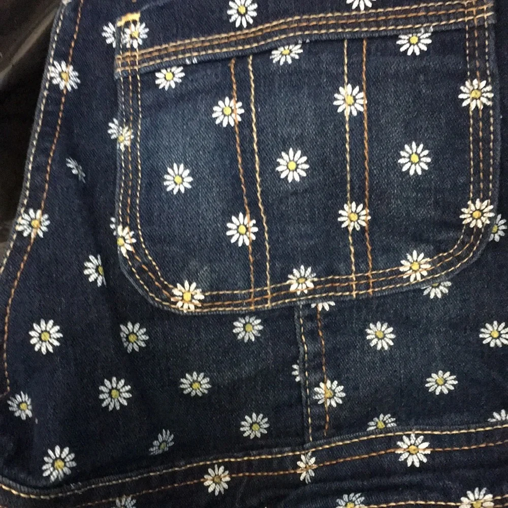 FINAL MARKDOWN Girl’s jordache overall style shorts large